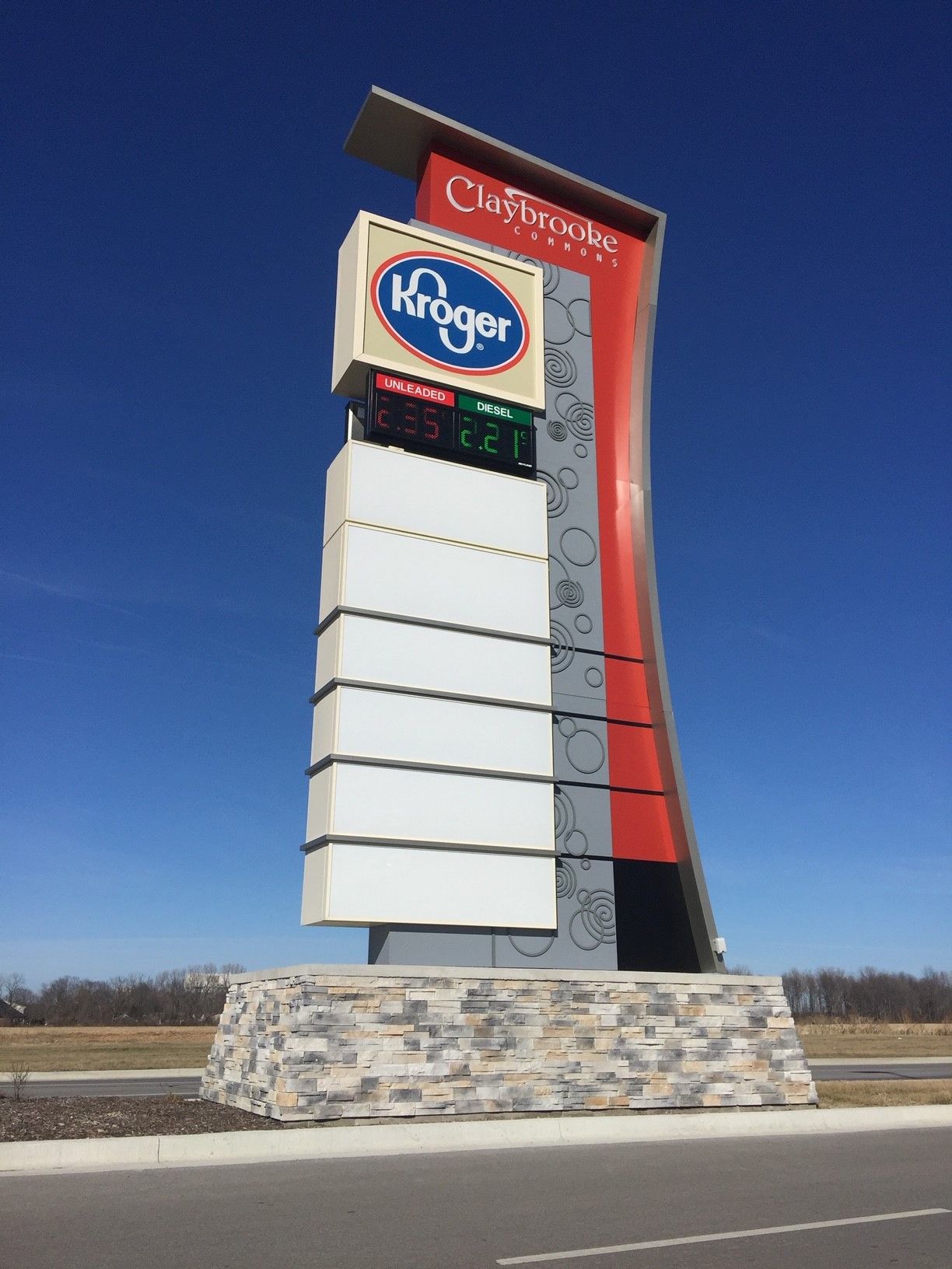 Key Features of Our Pylon Signs - Custom Pylon Sign Company Manufacturer