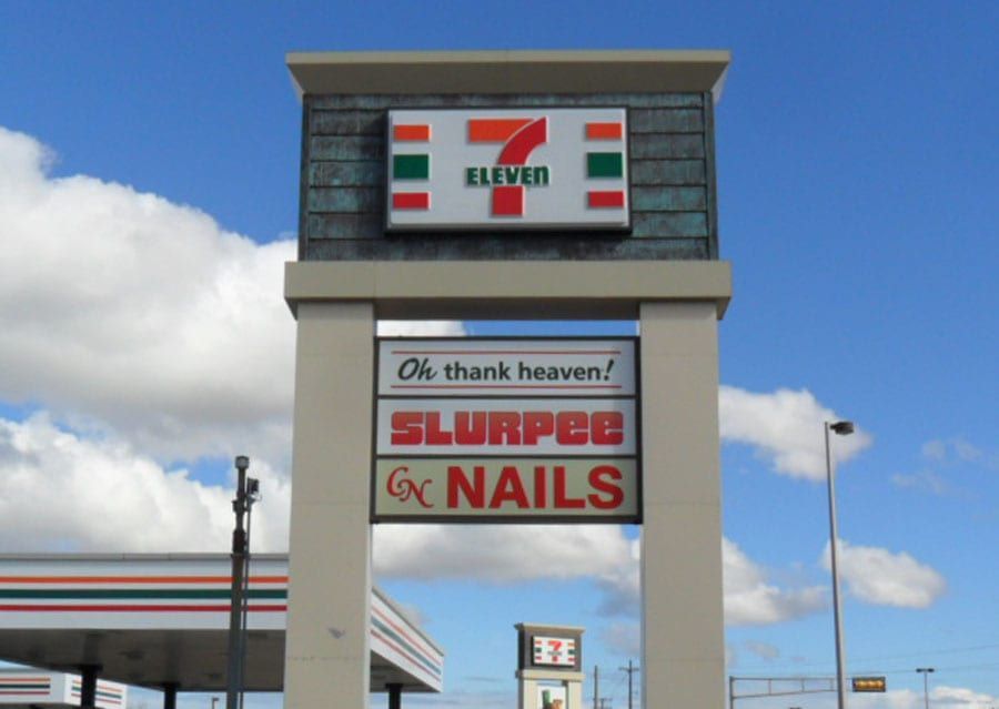 Pylon Signs - Lee Neon Signs Inc - PYLON SIGNS | HIGH-IMPACT SIGNAGE FOR MAXIMUM VISIBILITY