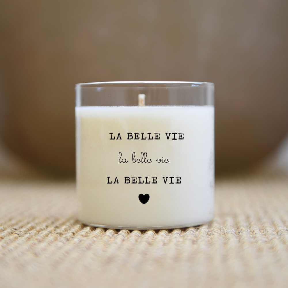 Bougie dans un pot en verre avec texte