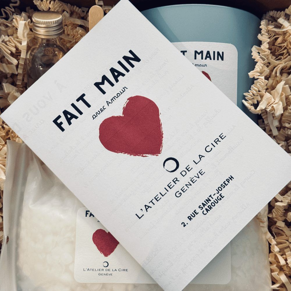 Boîte en carton avec une étiquette indiquant