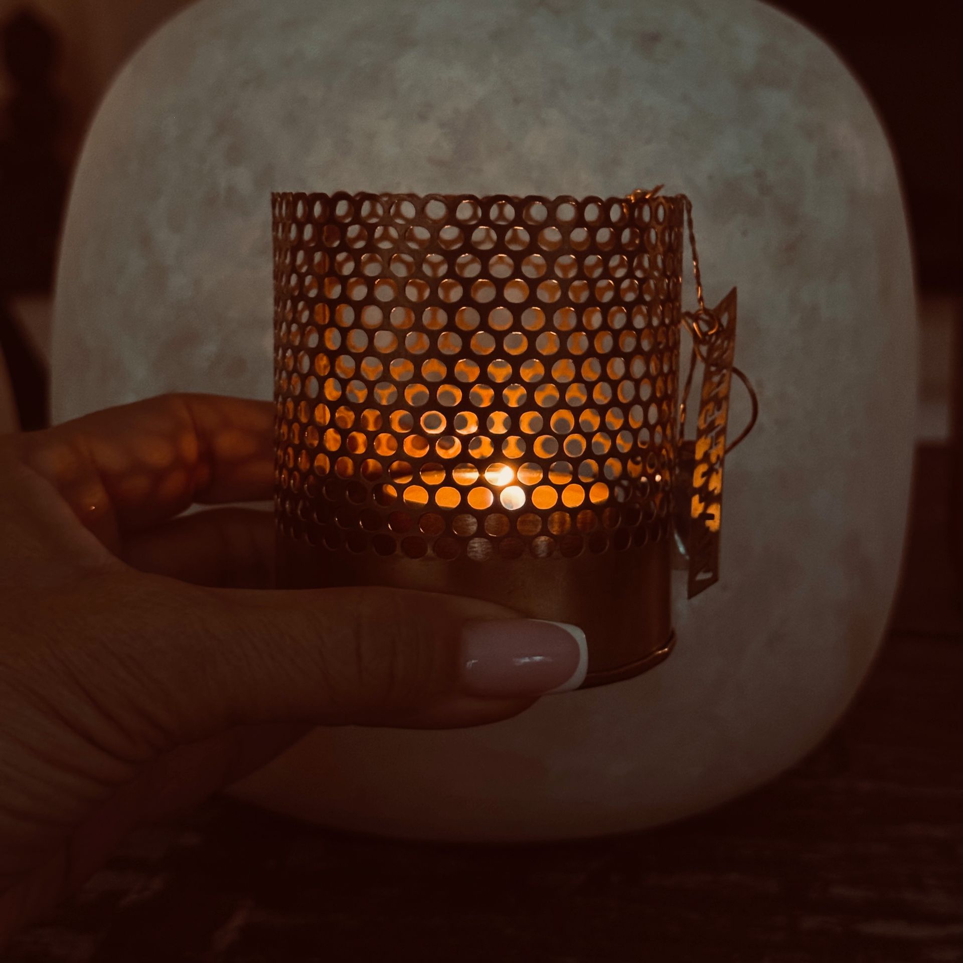 Lanterne enchantée en pur laiton ajourée