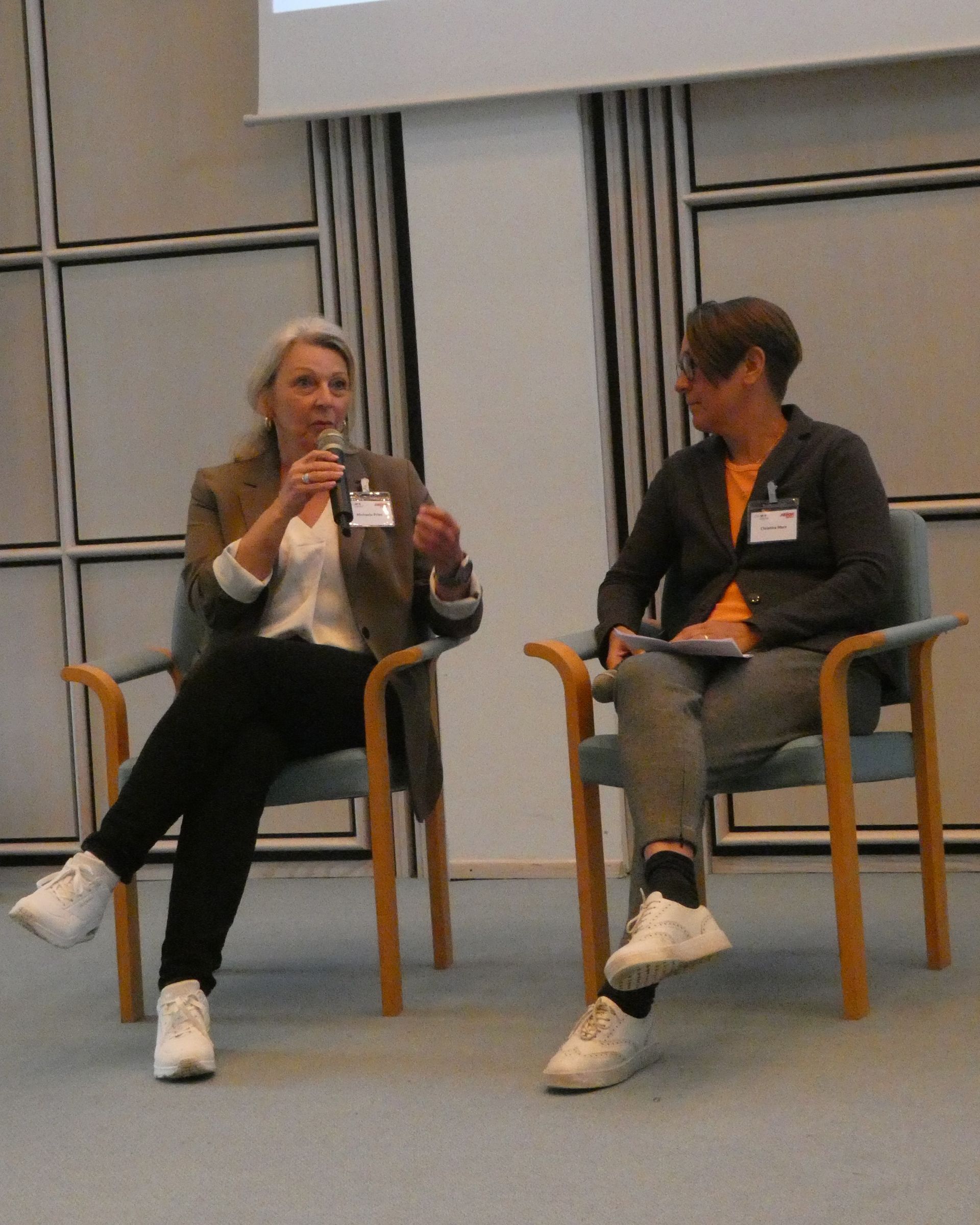 Die landesbeauftragte für Menschen mit Behinderungen und Christina Marx von der Aktion mensch im Gespräch.