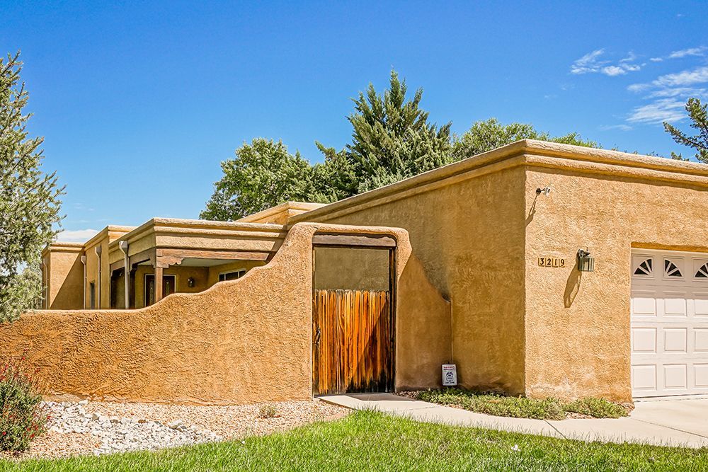 Stucco Repairs and Painting