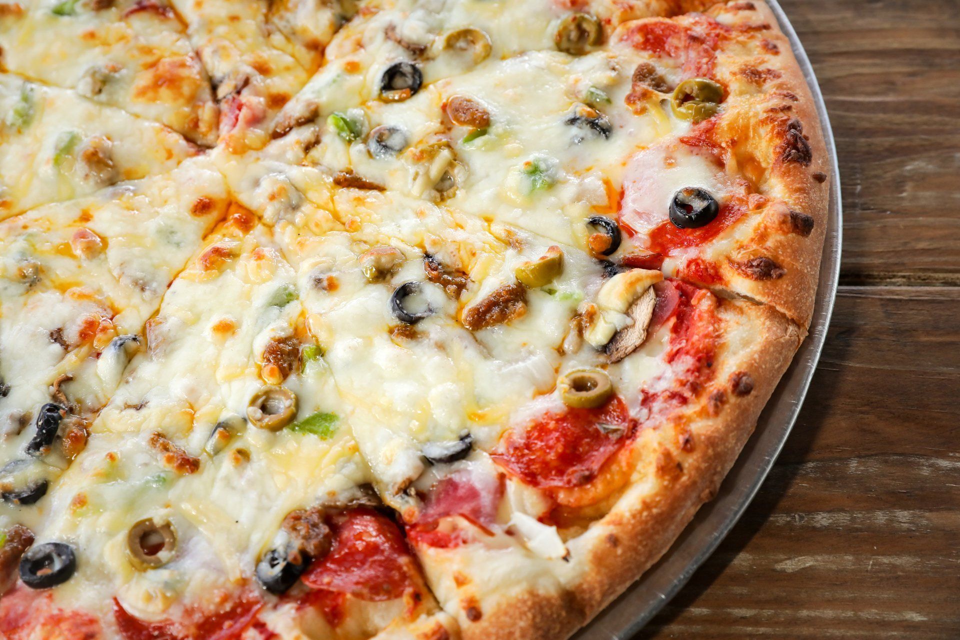 Ultimate pizza — Macon, GA — Ingelside Village Pizza