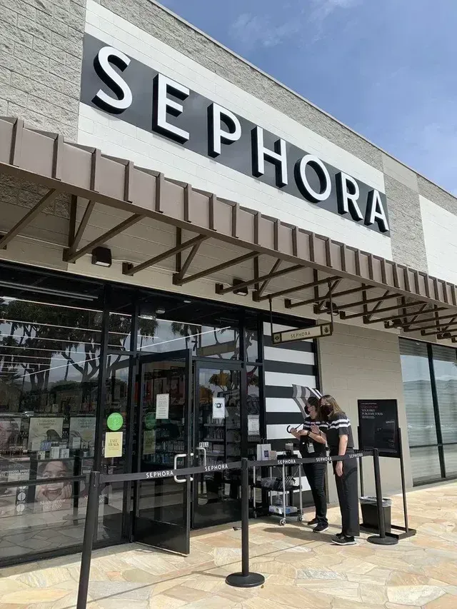 Sephora Waikele Storefront - Puunene, HI - Island Commercial Doors & Windows, LLC