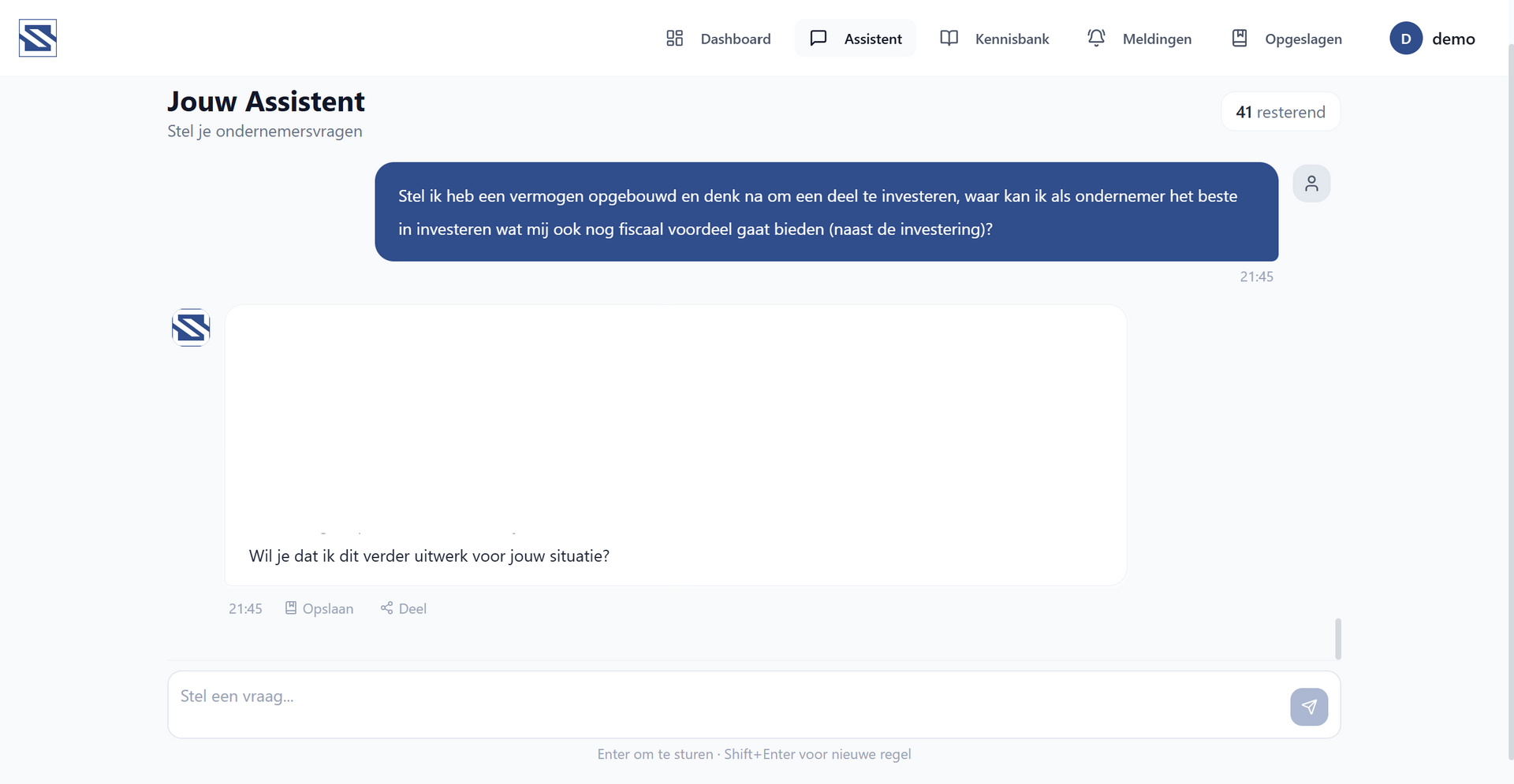 Chatinterface met een blauw gemarkeerd bericht en daaronder een lijst met opsommingstekens.