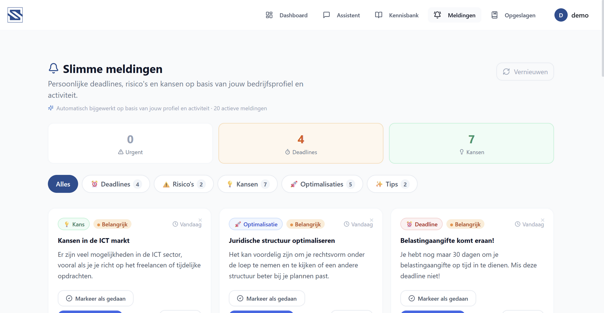 Website-dashboard met een pagina 'Alle programma's bekijken' met kaarten, tabbladen en blauwe actieknoppen.