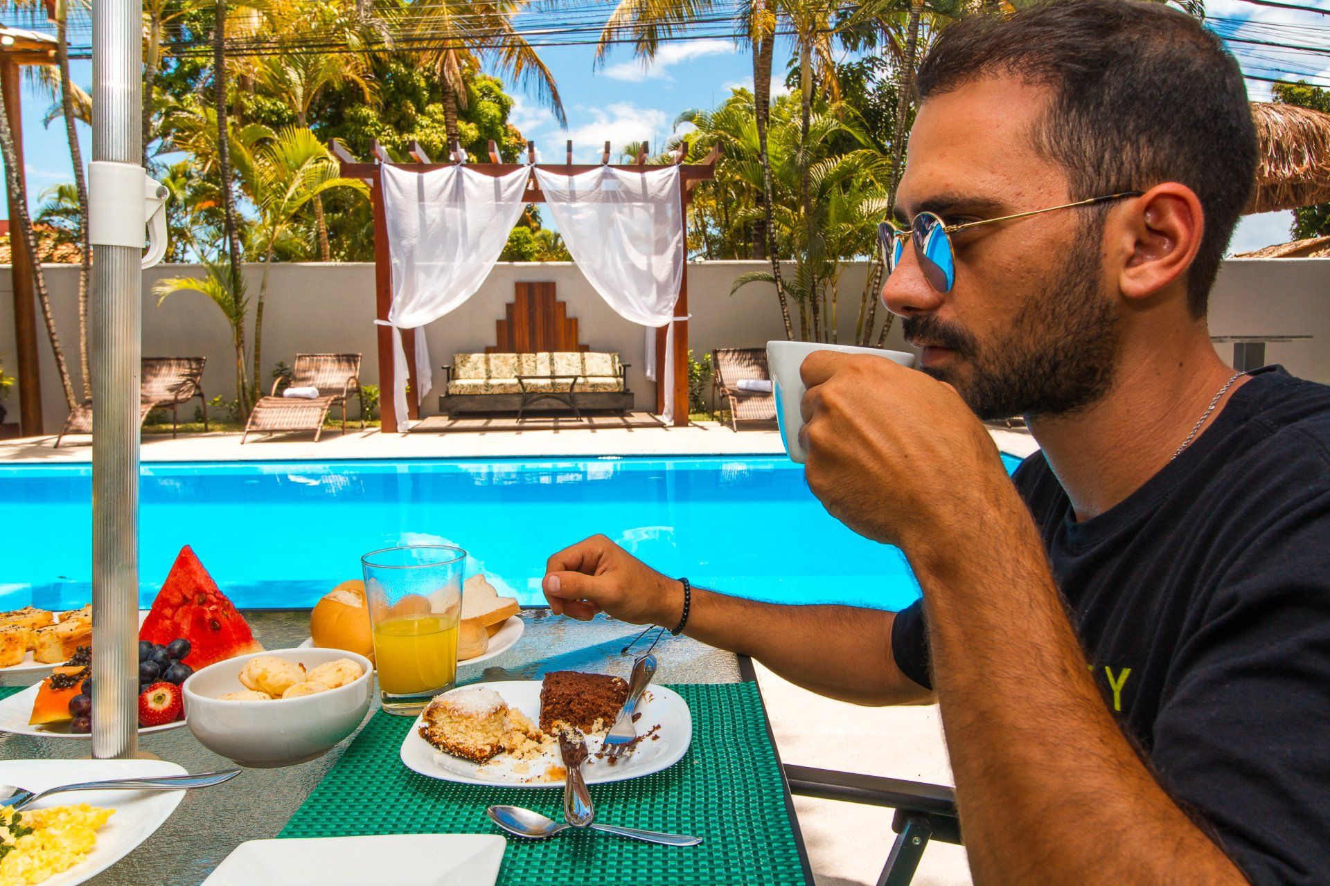 Tomando café da manhã