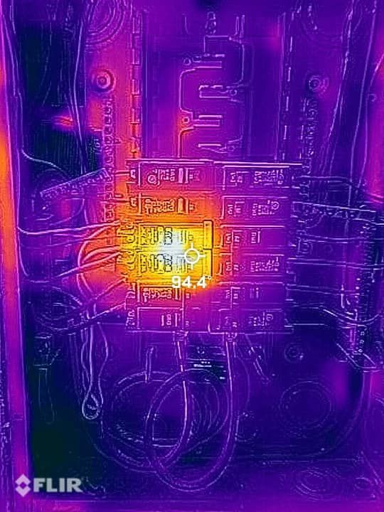 Thermal image of electrical components with a hot spot at 84.4 degrees.