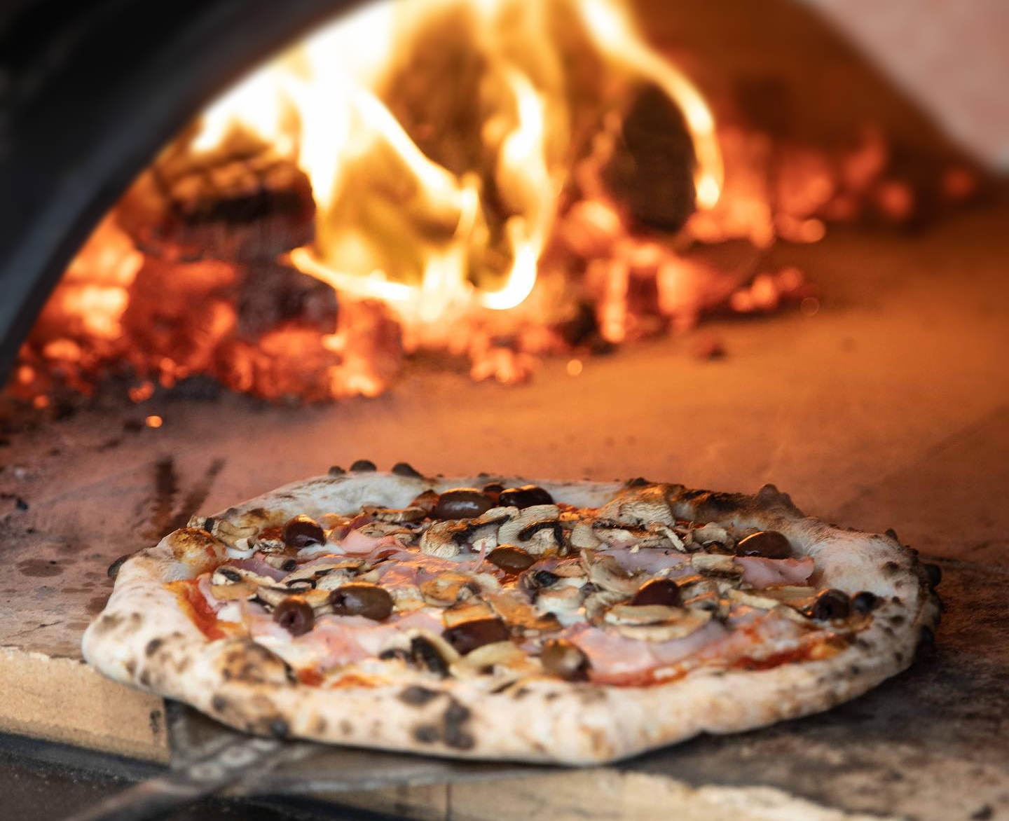 shop225 woodfire pizza