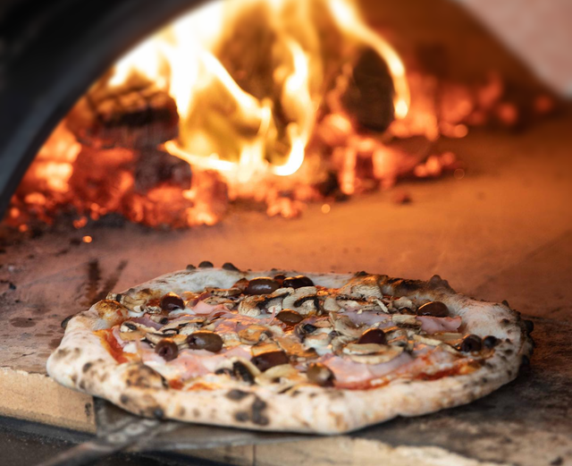 The Rock Wood Fired Pizza - The best crowd pleaser 🙌🍕🔥 With