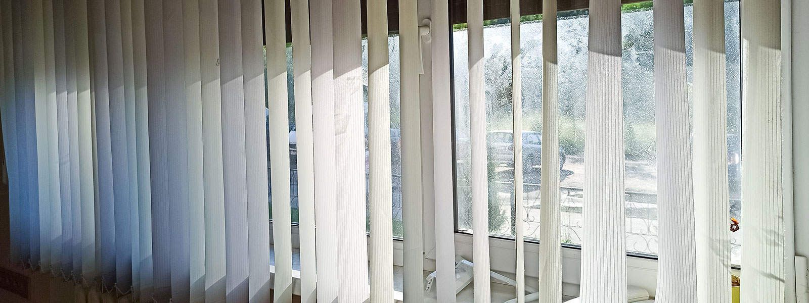 blinds-vs-curtains-what-should-you-choose-for-your-home