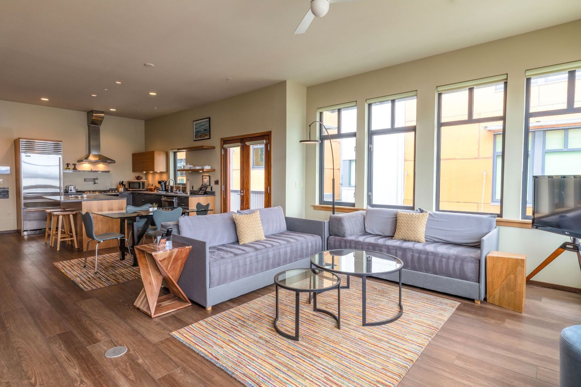 A living room filled with furniture and a ceiling fan.