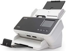 Un escáner Kodak está sobre una mesa sobre un fondo blanco.