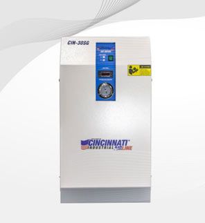 Panel industrial blanco con panel de control azul y negro, indicador y logotipo de Cincinnati Industrial.