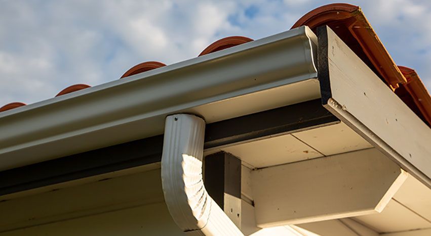 Long lasting gutter installation