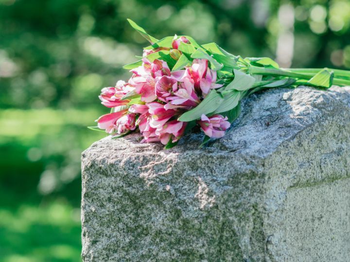 Funeral Flowers & Memorial Arrangements: A Georgia Florist Guide & Etiquette