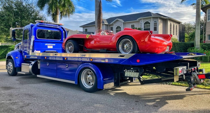 A blue tow truck_1 | Naples Towing & Recovery