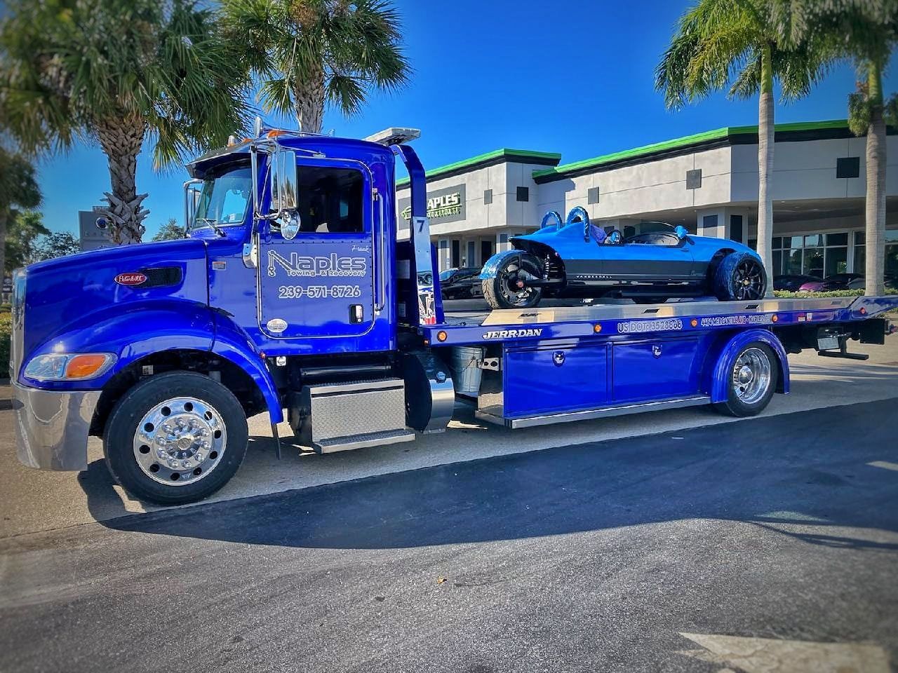 Professional towing services in Naples, FL provided by Naples Towing and Recovery.