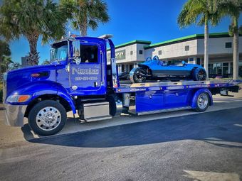 Professional towing services in Naples, FL provided by Naples Towing and Recovery.