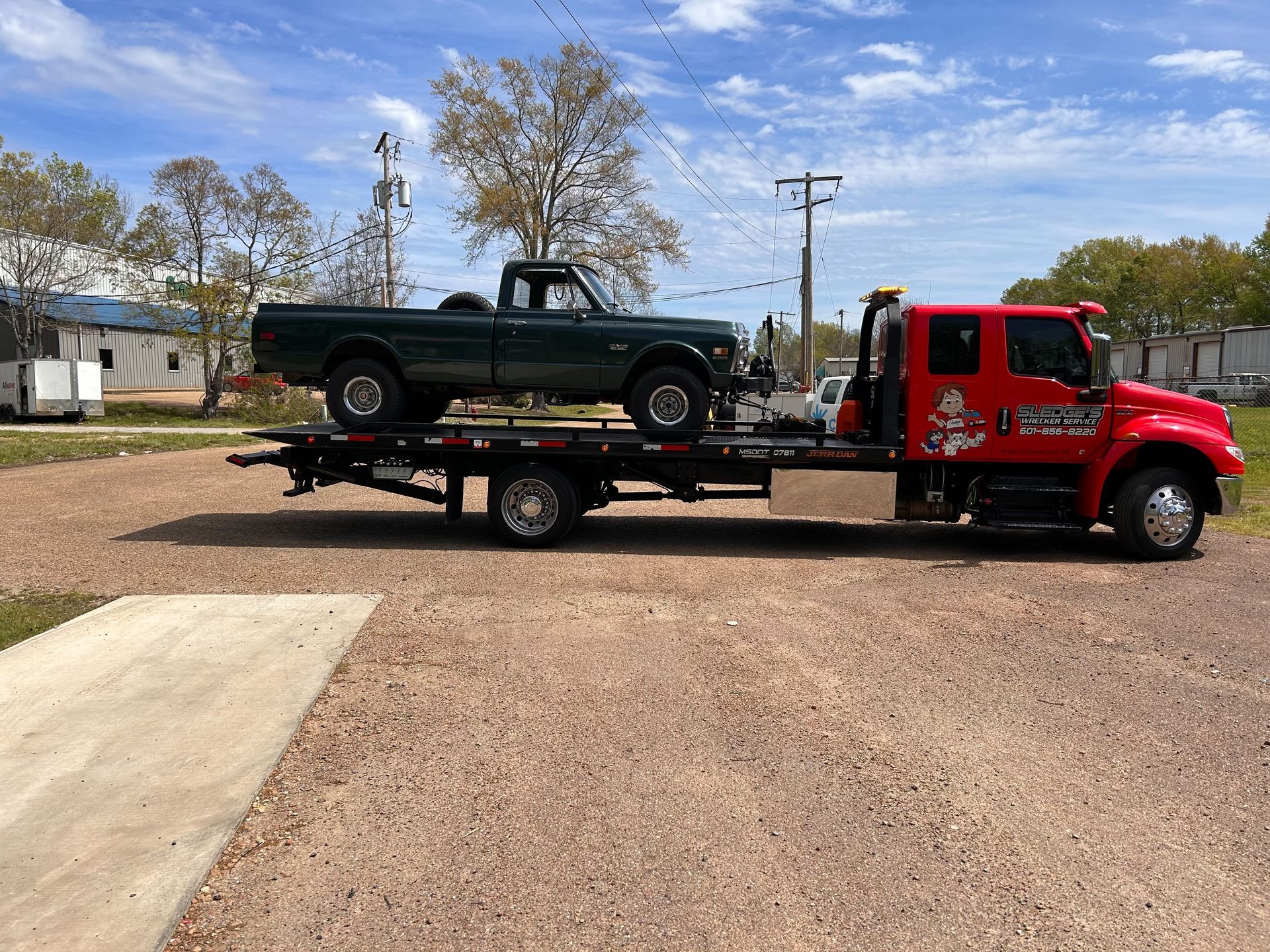 Towing & Transport Madison, MS Sledge’s Wrecker Service