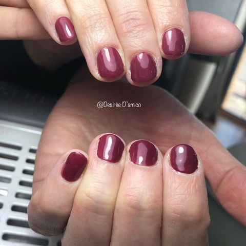 applicazione smalto unghie