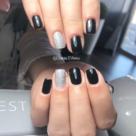 unghie con smalto nero e grigio