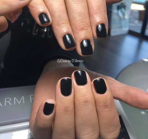 smalto per unghie nero