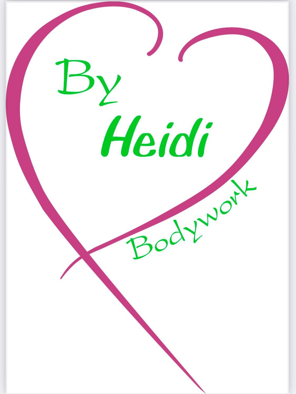 Een roze hart met de woorden van heidi carrosserie erop