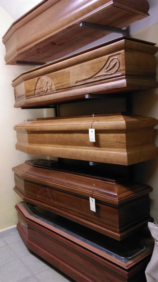 Casse funebri in essenze in legno diverse