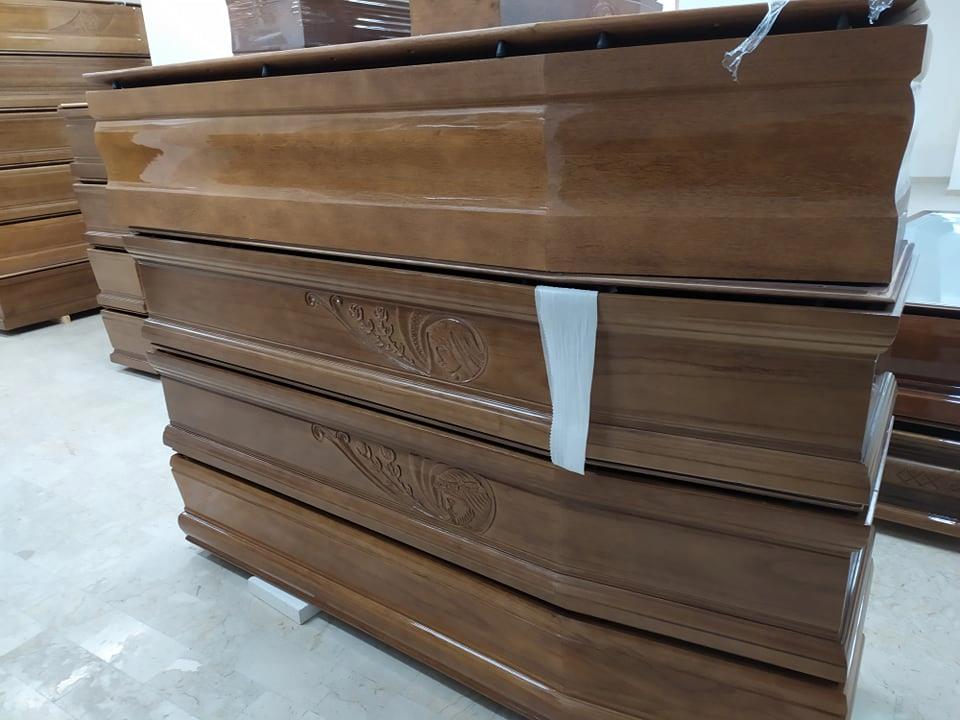 Cassa funebre con incisioni