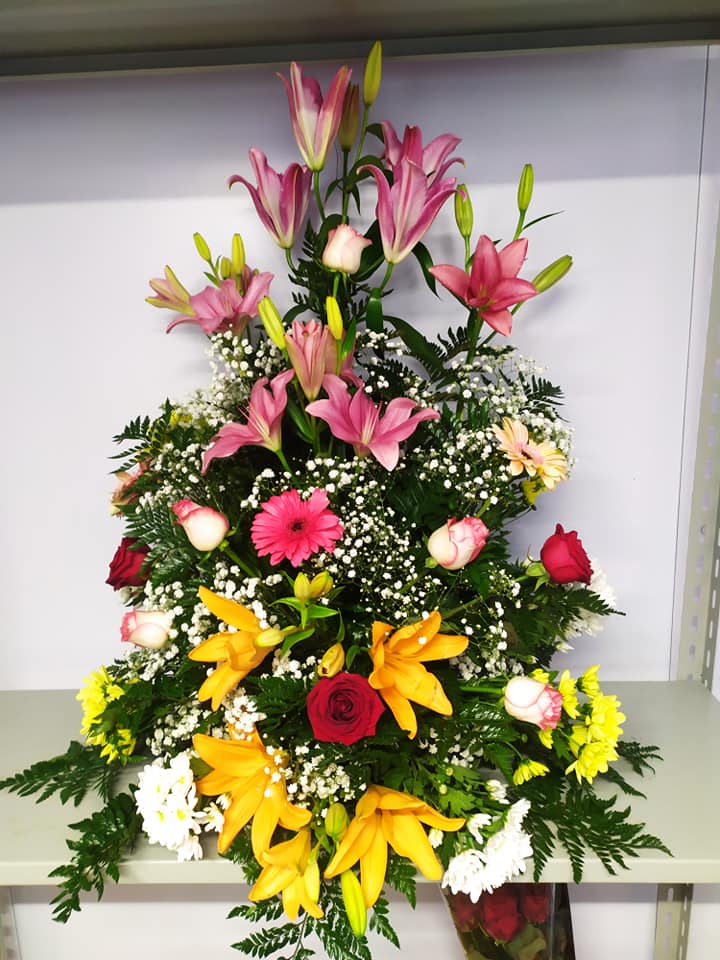 Corona di fiori freschi