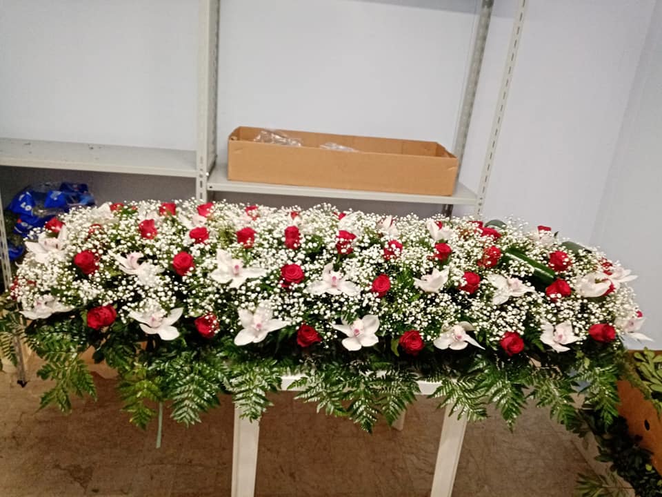 Copribara con fiori bianchi e rossi