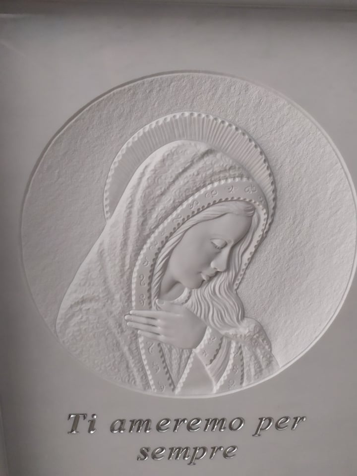 Lapide in marmo in bassorilievo