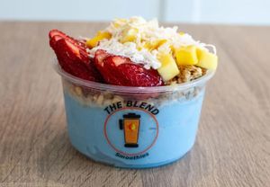 12 oz: Blue spirulina base, strawberries, mango, coconut and honey