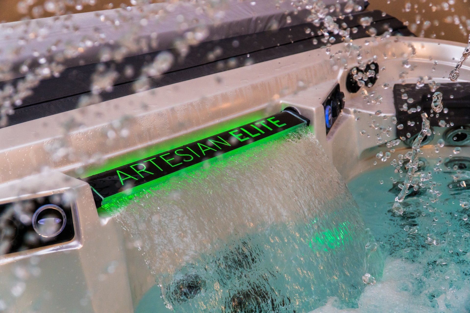 Custom pool and spa by Aqua Blue Pools