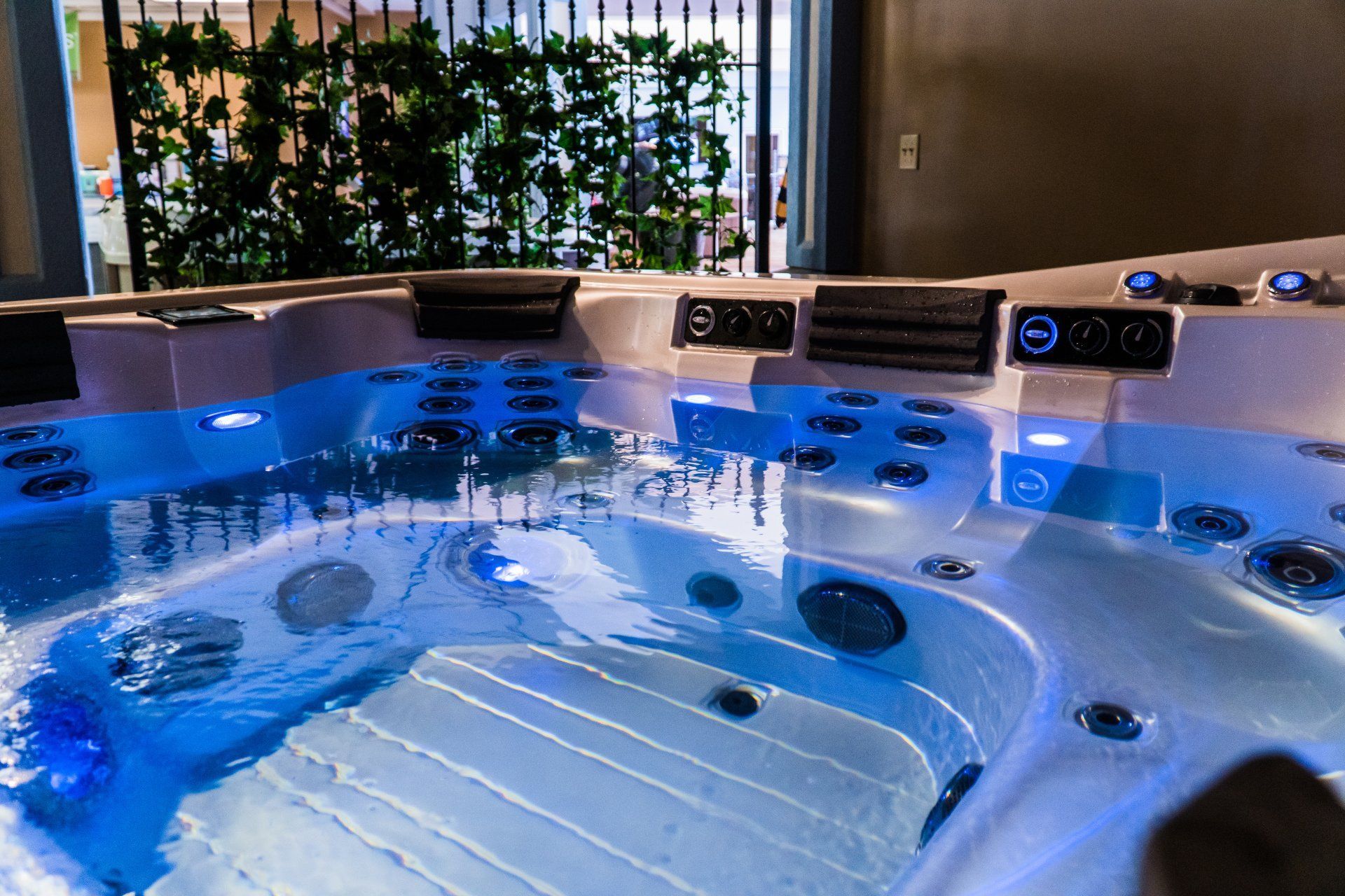 Custom pool and spa by Aqua Blue Pools