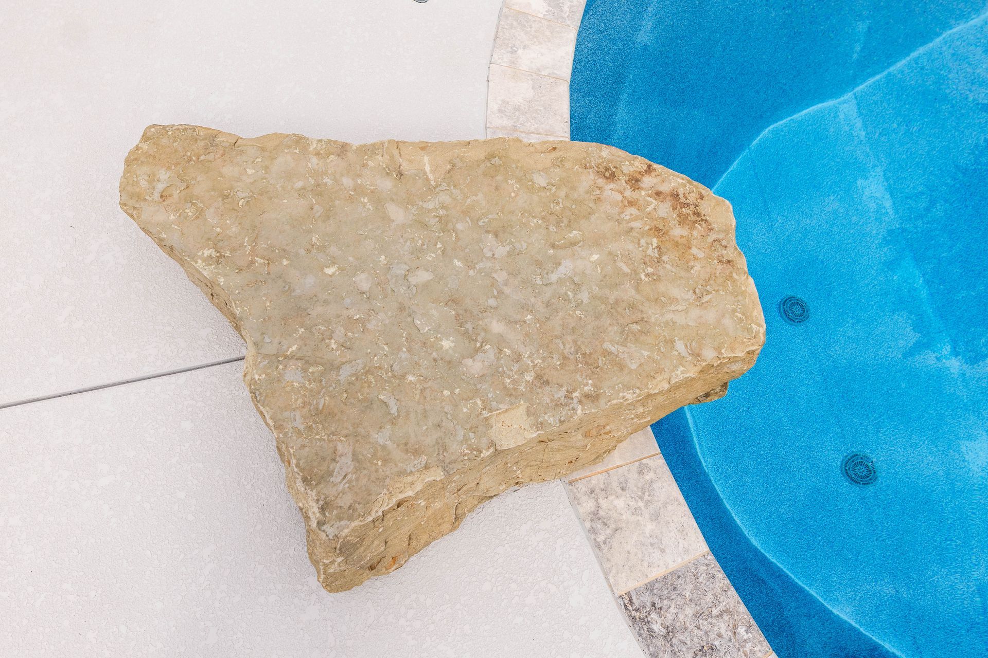 Custom pool by Aqua Blue Pools