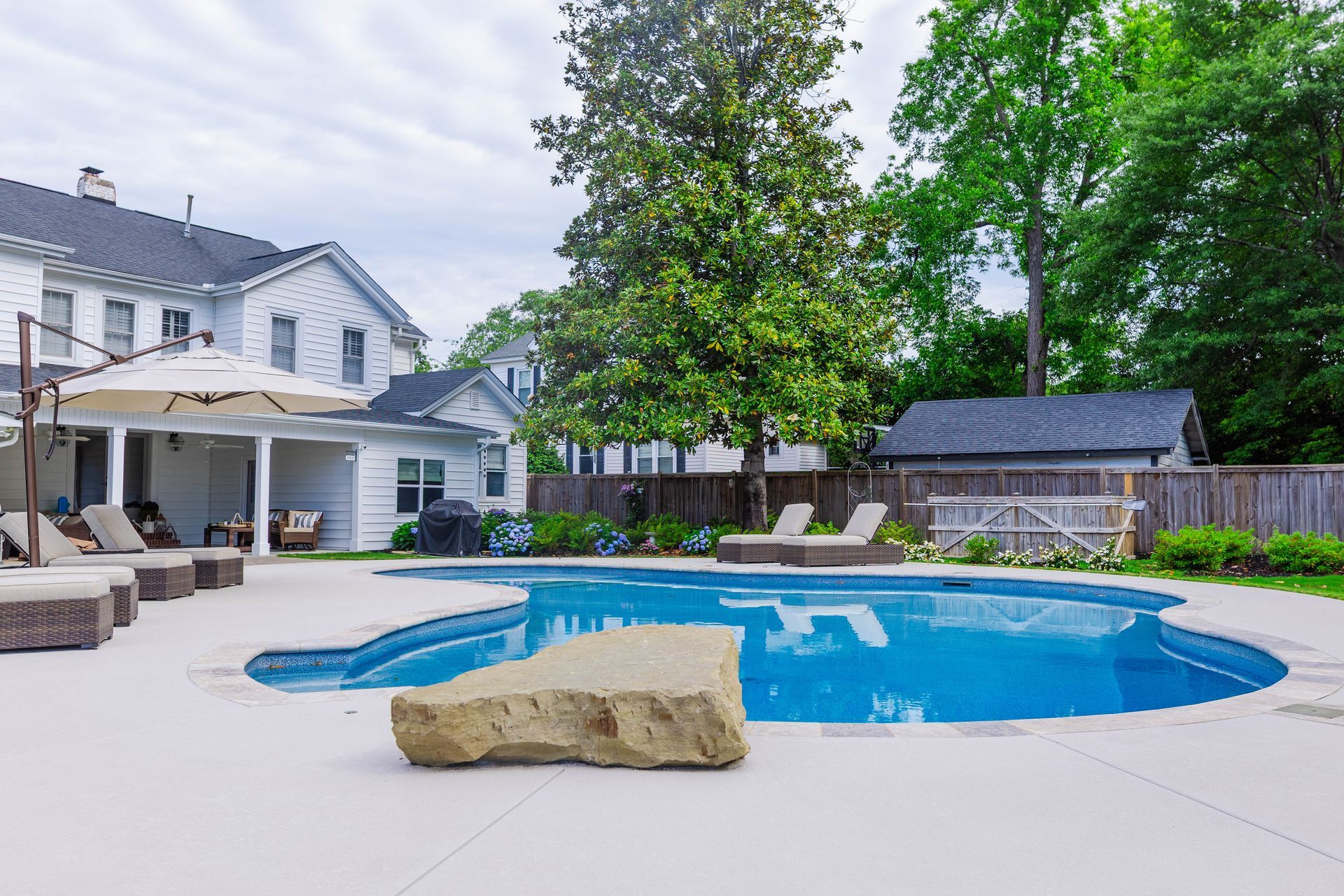 Custom vinyl pool installation