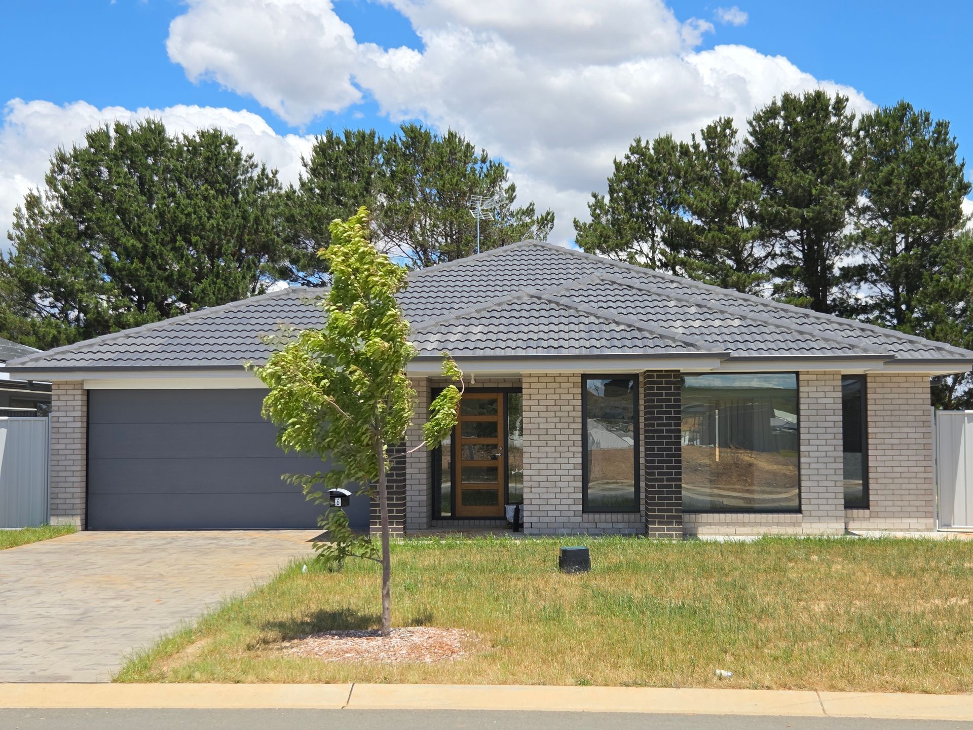 Helix 24 Vogue Facade