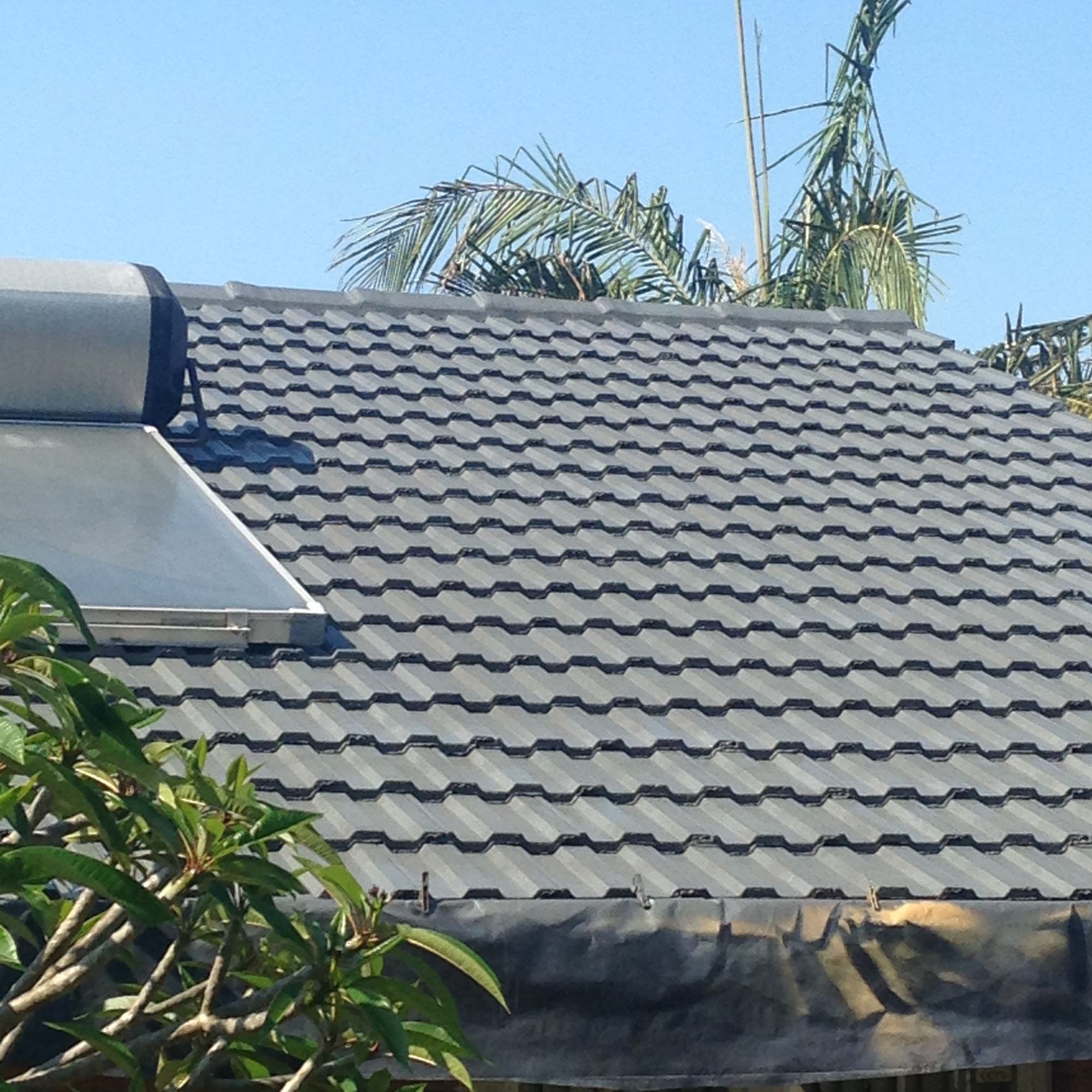 Worker in Hydraulic Lift Cleaning the Ceiling — Complete Pressure Cleaning in Glen Port Macquarie, NSW
