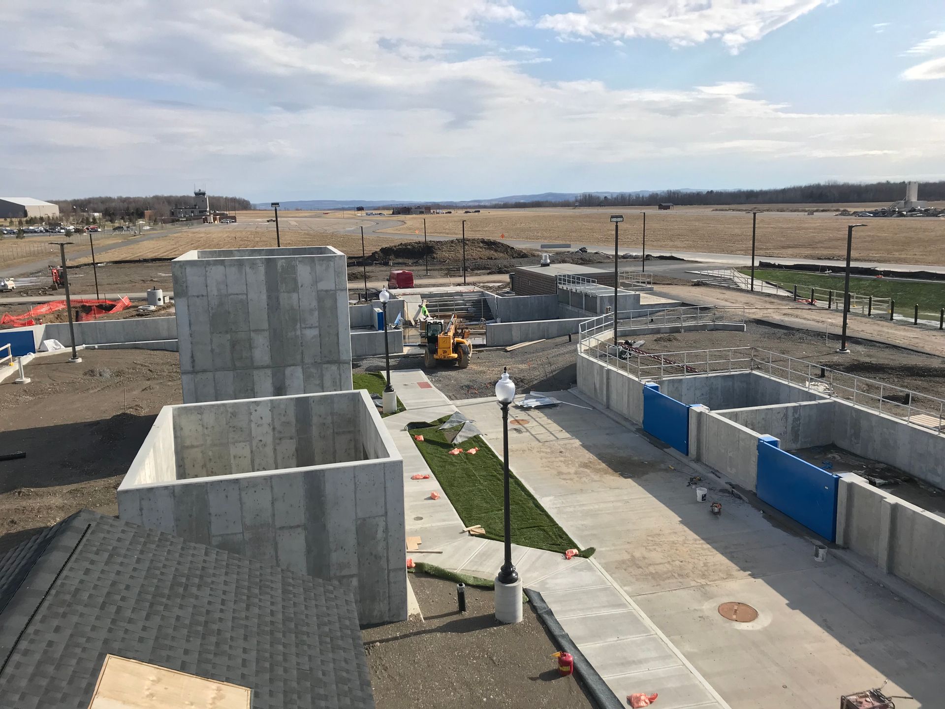 A large concrete structure is being built on a construction site.
