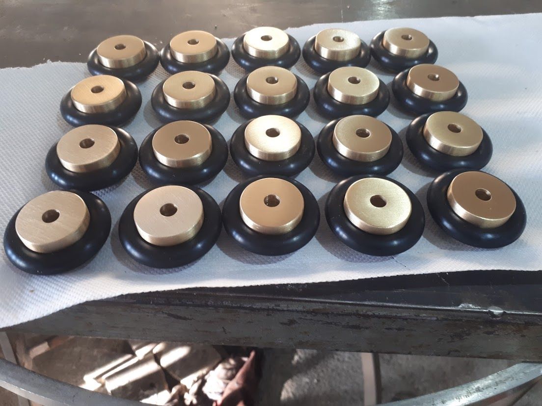 Struttura in ottone satinato