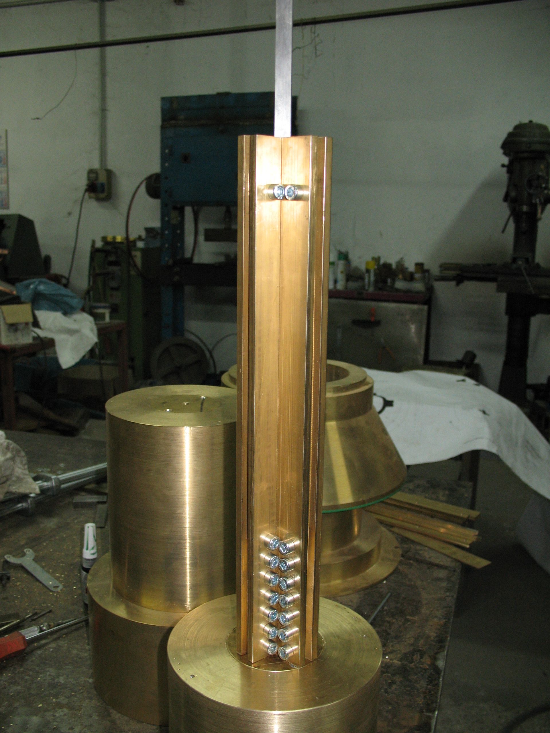 Lampade artigianali in ottone naturale