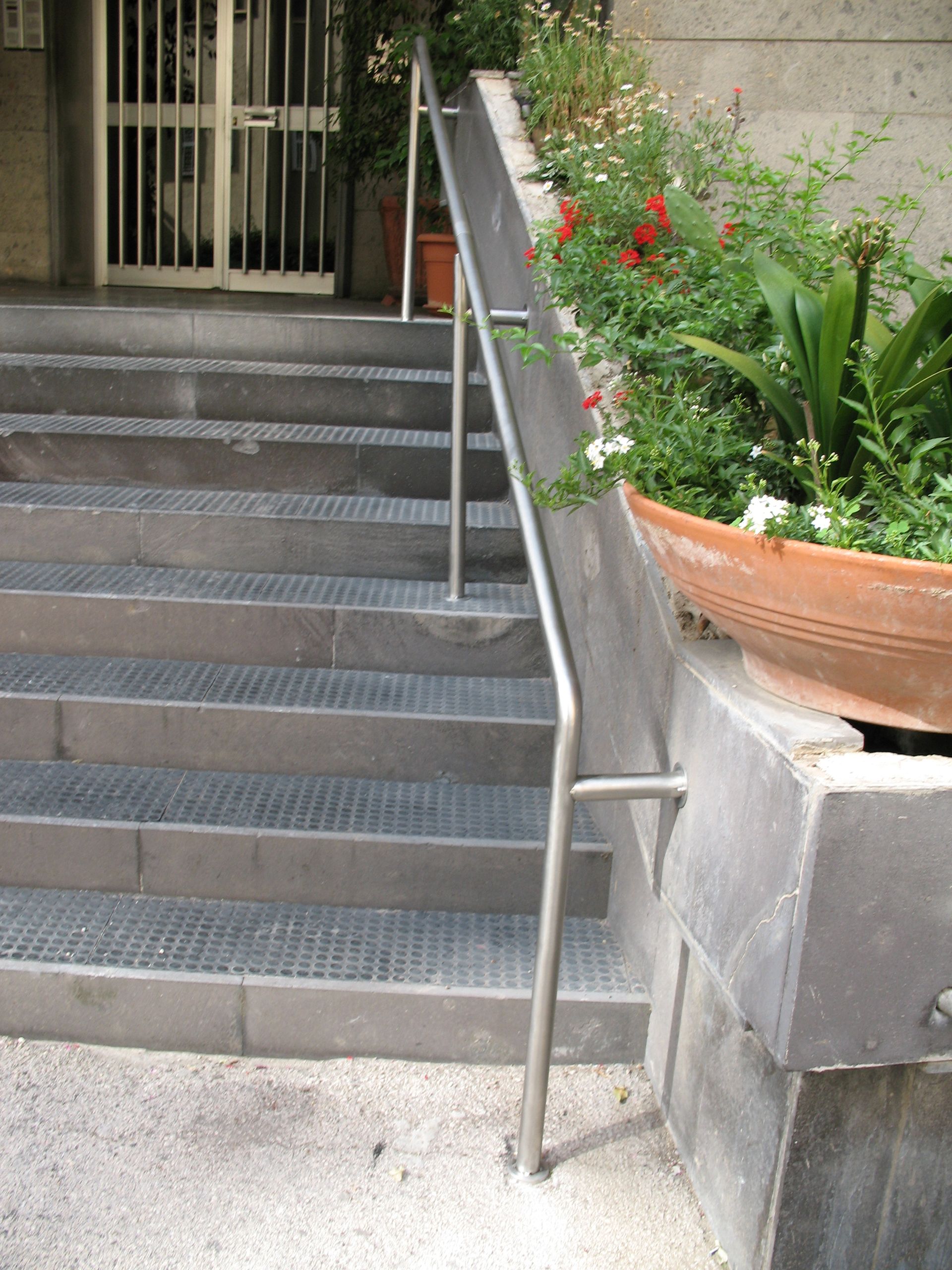 Passamano su misura in inox satinato