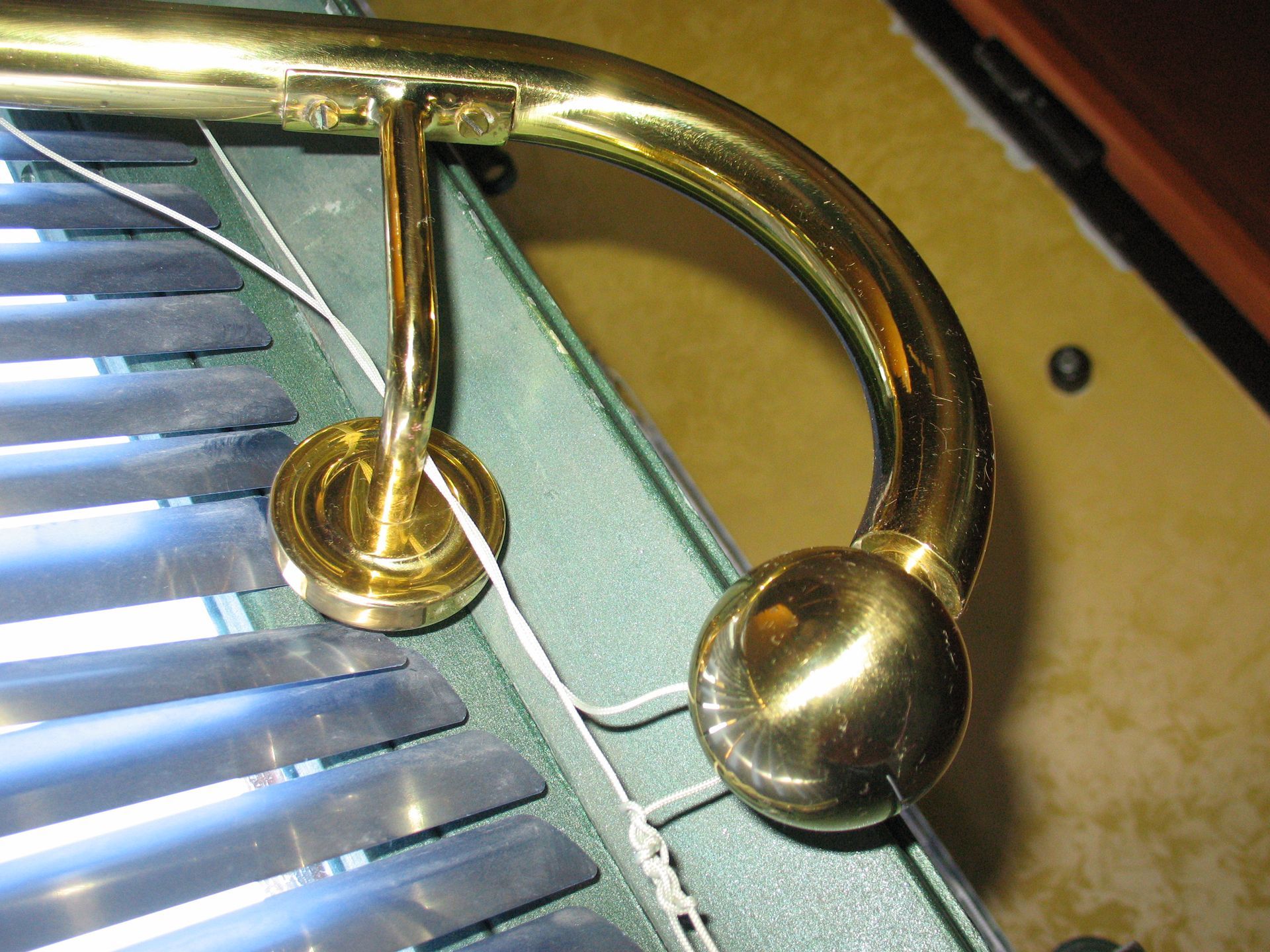 Passamano in ottone lucido