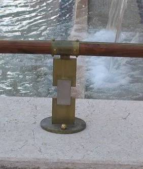 protezione in legno e ottone