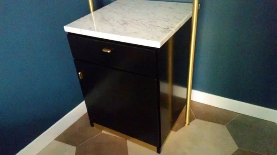 Arredo legno e ottone per Bed & Breakfast