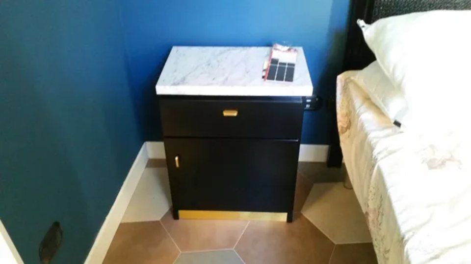 Arredo legno e ottone per Bed & Breakfast