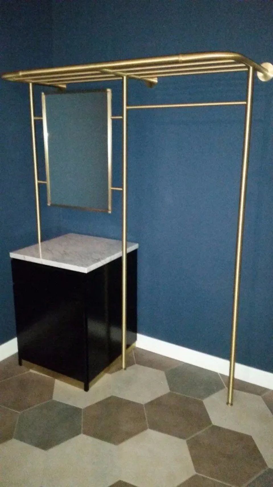 Arredo legno e ottone per Bed & Breakfast